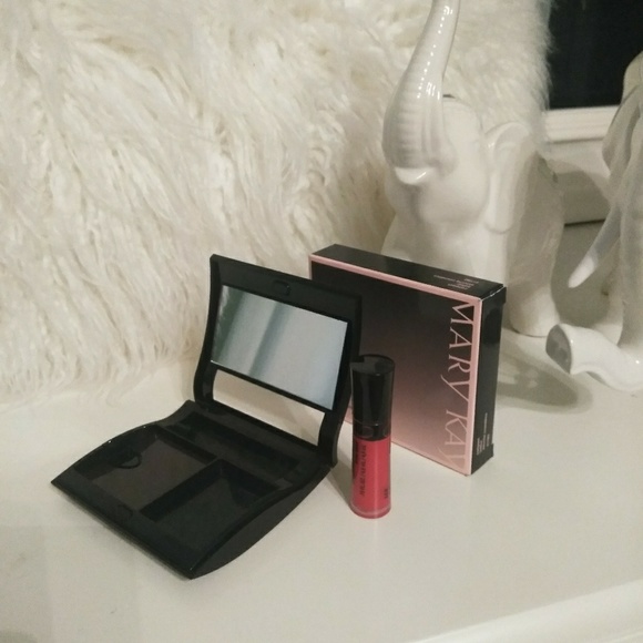 Mary Kay Nourishine Lip Gloss - Picture 2 of 3